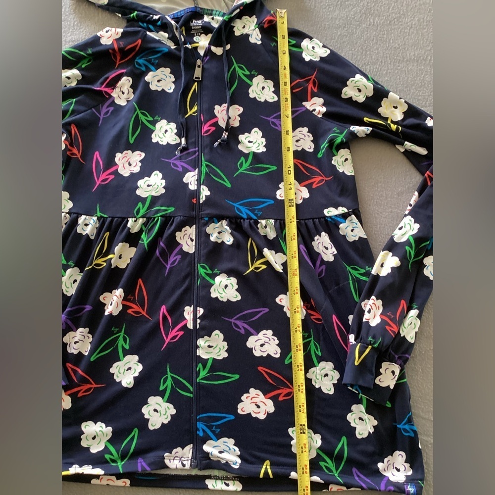 Lug Shimmy floral full zip pockets SZ S
Pit to pit 19”
Length 27”
Pockets
GK - Picture 6 of 6